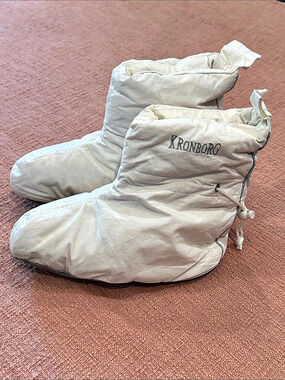 Down filled Bootie Slippers size small (25-26 cm) with suede sole